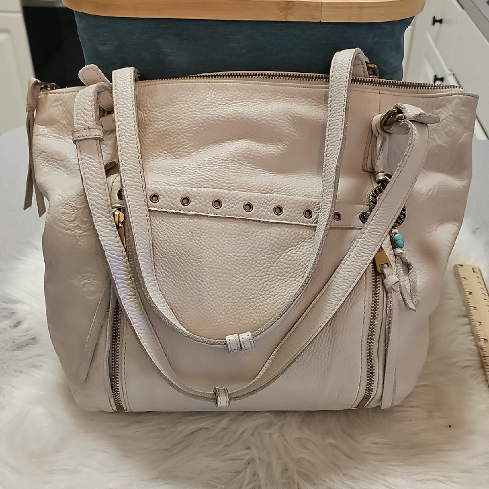 The Sak Bucket Purse(OJAI)Elegant Cream Genuine Leather Tote Bag. Pockets, Charm
